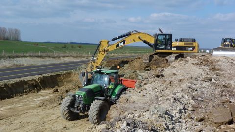tracteur benne en chantier de TP tracteur benne en chantier de TP