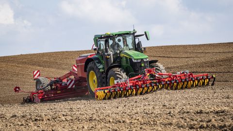 John Deere 7R, conçu pour les longues journées John Deere 7R, conçu pour les longues journées