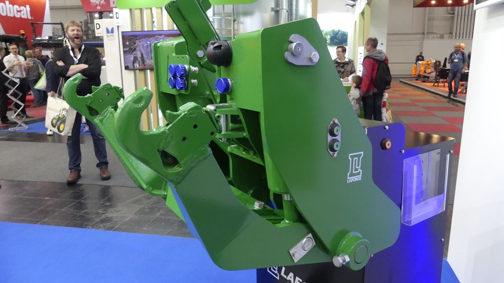 Des relevages avant Laforge pour les John Deere 8RX Des relevages avant Laforge pour les John Deere 8RX