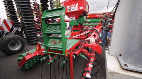 Le régénérateur Agro-Masz redonne bonne mine aux prairies Le régénérateur Agro-Masz redonne bonne mine aux prairies
