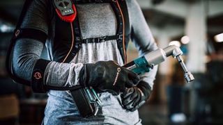 Loxam va louer le gant bionique Ironhand
