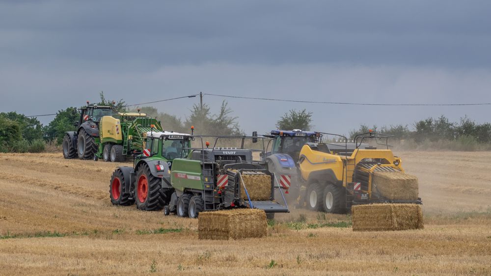 Les trois presses testées : une Fendt 1290 S XD, une Krone BiG Pack 1290 XC HDP et une New Holland BigBaler 1290 High Density.