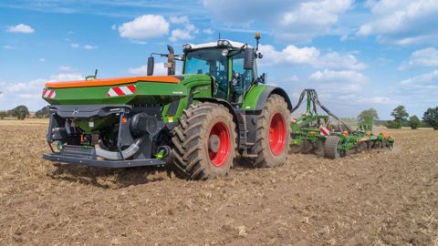 Amazone FTender, une trémie frontale de 1600 ou 2000 L Amazone FTender, une trémie frontale de 1600 ou 2000 L