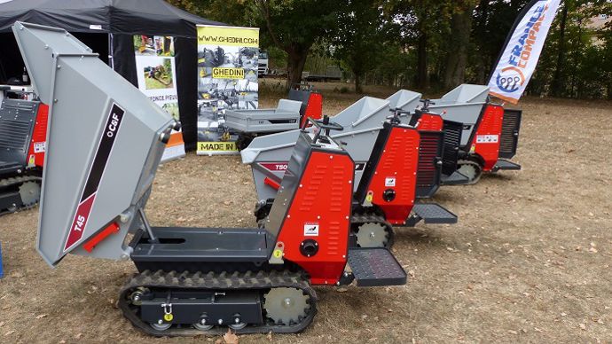 Ces minidumpers, ici exposés à Salonvert 2020, sont de marque italienne C&F, encore assez peu connue en France. Ces minidumpers, ici exposés à Salonvert 2020, sont de marque italienne C&F, encore assez peu connue en France.