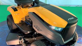 Un tracteur de tonte Stiga à batterie
