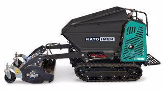 Le nouveau mini-transporteur 108 HF équipé d'un broyeur d'herbe.