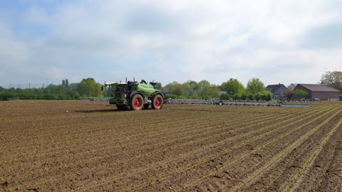 Agco, Bosch, Raven et BASF expérimentent la pulvérisation localisée Agco, Bosch, Raven et BASF expérimentent la pulvérisation localisée