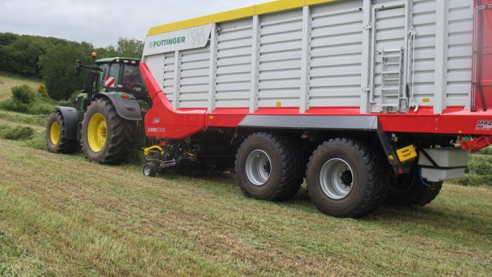 La gamme de remorques autochargeuses Jumbo 7000 comporte six modèles pouvant désormais s’adapter sur des tracteurs de 500 ch. La gamme de remorques autochargeuses Jumbo 7000 comporte six modèles pouvant désormais s’adapter sur des tracteurs de 500 ch.