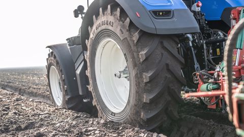Vredestein : Des pneumatiques adaptés au labour Vredestein : Des pneumatiques adaptés au labour