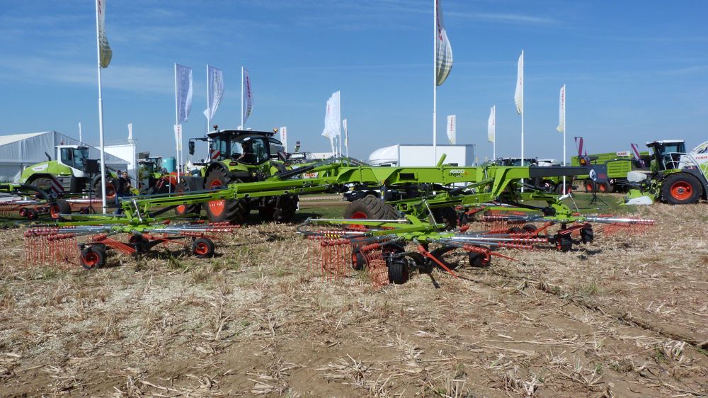 Des andaineurs Claas pour chantiers intensifs Des andaineurs Claas pour chantiers intensifs