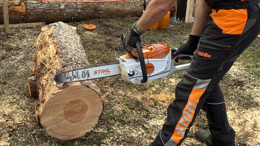 Stihl : une puissance record pour la tronçonneuse à batterie MSA 300