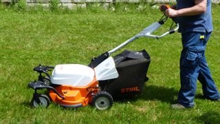 TONDEUSES A BATTERIE EPISODE 6 : Stihl RMA 765 V, qualité de tonte et robustesse