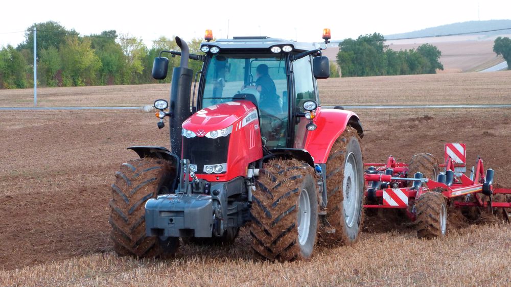 Massey Ferguson 7600 : Une courte carrière et peu de griefs Massey Ferguson 7600 : Une courte carrière et peu de griefs