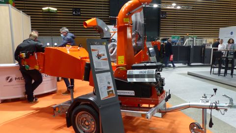 Le SB120-R, broyeur multivégétal pour les branches jusqu’à 12 cm de diamètre. Le SB120-R, broyeur multivégétal pour les branches jusqu’à 12 cm de diamètre.