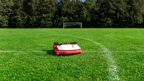 Le réseau des revendeurs de Kress Robotik réussit à développer les installations sur les terrains de sport avec le modèle KR136E. Le réseau des revendeurs de Kress Robotik réussit à développer les installations sur les terrains de sport avec le modèle KR136E.
