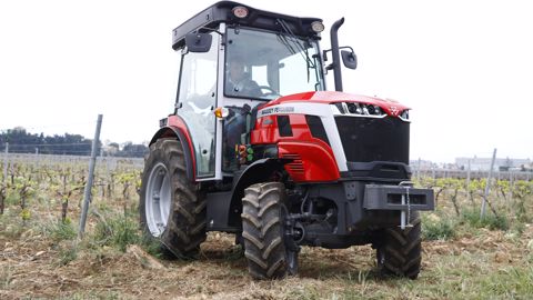 Massey Ferguson a présenté les tracteurs de sa gamme spécialisée au pied des vignes d'un domaine de la vallée du Rhône. Massey Ferguson a présenté les tracteurs de sa gamme spécialisée au pied des vignes d'un domaine de la vallée du Rhône.