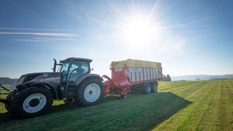 Pöttinger : la remorque autochargeuse Europrofi Combiline se refait la face Pöttinger : la remorque autochargeuse Europrofi Combiline se refait la face