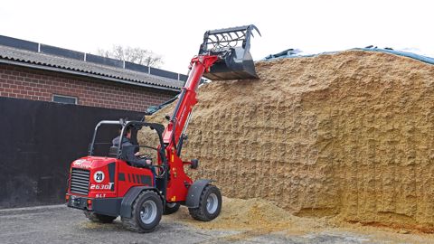Schäffer : la chargeuse compacte 2630 T SLT reçoit le bras télescopique Schäffer : la chargeuse compacte 2630 T SLT reçoit le bras télescopique