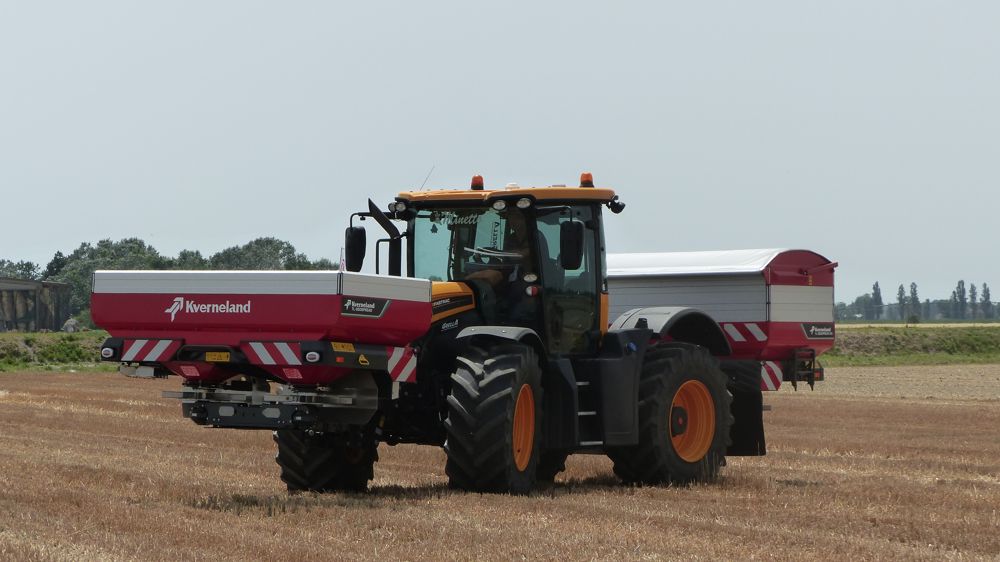 Kverneland : les épandeurs d'engrais Geospread en combiné avant-arrière