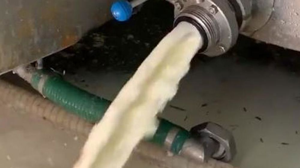 Des éleveurs jettent leur lait à cause du coronavirus