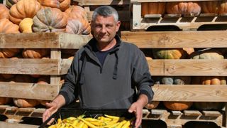 J’approvisionne en légumes nos trois magasins J’approvisionne en légumes nos trois magasins