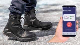 Des chaussures qui lancent l’alerte en cas d’accident Des chaussures qui lancent l’alerte en cas d’accident