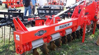La herse Magnum s’élargit La herse Magnum s’élargit