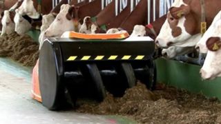 Un robot pour repousser les fourrages Un robot pour repousser les fourrages