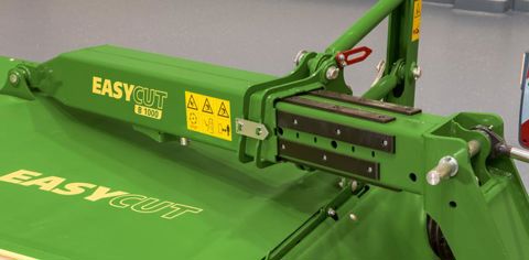 Réglage de la largeur de travail hydraulique pour la B 1000. © Krone