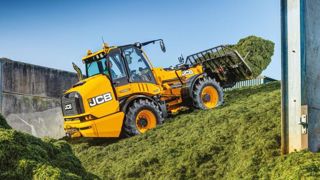 JCB propose une nouvelle génération de chargeurs télescopiques articulés conformes à la norme Stage 5. © JCB JCB propose une nouvelle génération de chargeurs télescopiques articulés conformes à la norme Stage 5. © JCB