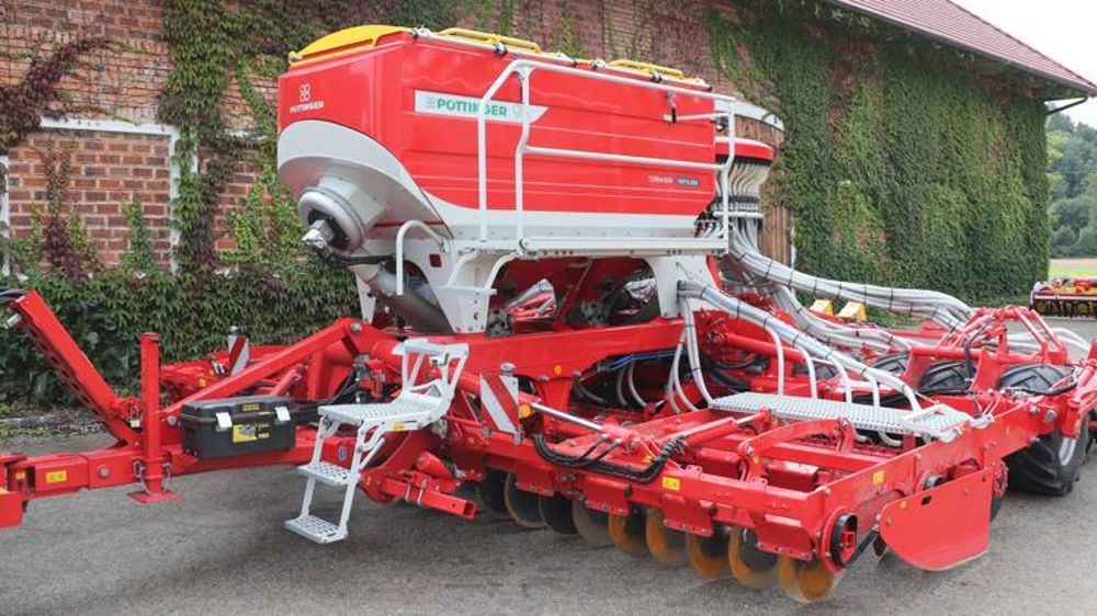 Pöttinger a modifié les roues plombeuses du Terrasem. Dorénavant, elles ne sont plus pleines mais ajourées. © P. Denis