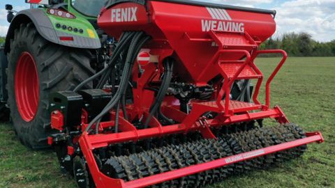 Weaving propose le Fenix, un semoir affecté au sursemis des prairies. © Weaving
