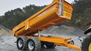 Rollant a intégré les bras de porte au bandeau de sa gamme Rollroc compact afin de limiter le risque d’accrochage lors des manœuvres. © Rolland Rollant a intégré les bras de porte au bandeau de sa gamme Rollroc compact afin de limiter le risque d’accrochage lors des manœuvres. © Rolland