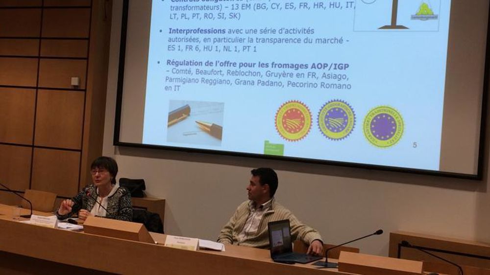 Brigitte Misonne, de la DG Agri à Bruxelles, et Denis Barranger, président de Sunlait, lors de l’AG. © Elsa Casalegno/GFA