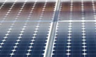 Pour les contrats conclus au quatrième trimestre 2011,les tarifs de rachat de l'électricité issus des panneaux photovoltaïques baissent de 2 à 3,5 c€/kWh.