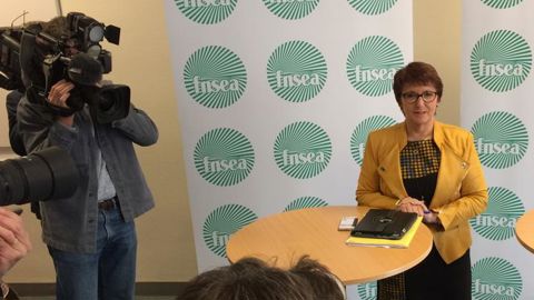 Christiane Lambert prend officiellement les rênes de la FNSEA Christiane Lambert prend officiellement les rênes de la FNSEA