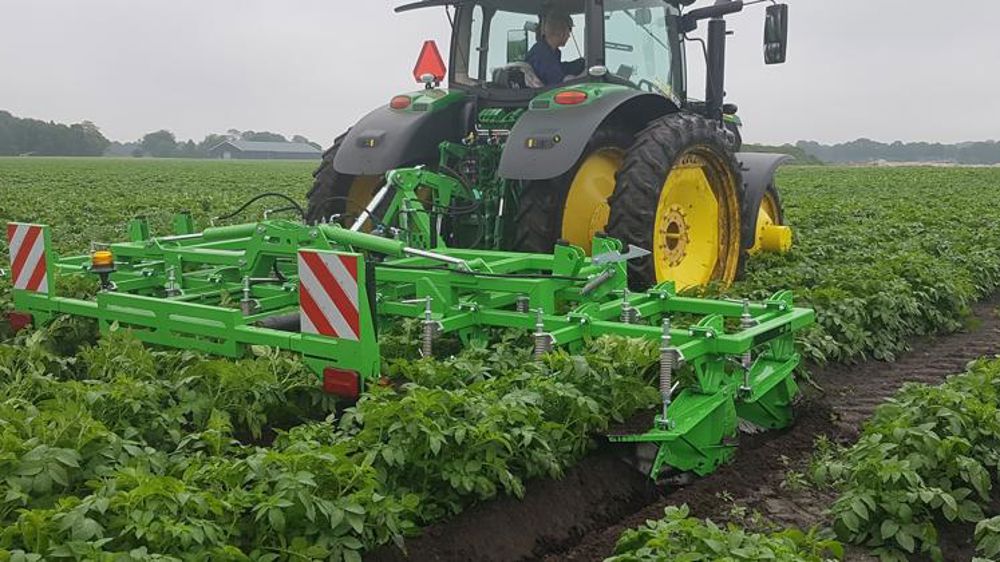 Un buttoir pliable adapté au désherbage mécanique