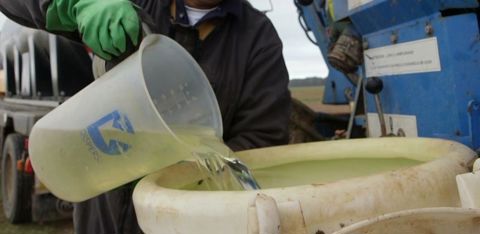 Bertand Petit, un agriculteur président de la FDSEA de l’Eure-et-Loir. Pulvérisation de glyphosate. © Caméra One Télévision