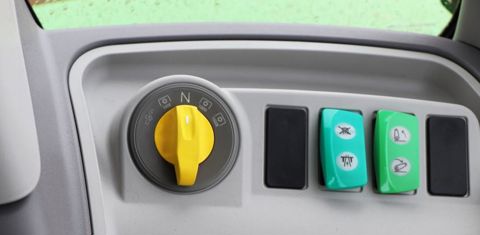 Le sélecteur de régime de prise de force comprend une position neutre, qui va simplifier les efforts lors du branchement du cardan. © C. Le Gall