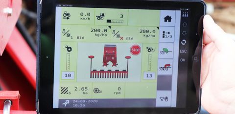 Avec la fonction Xtend, il est possible de piloter l’outil Isobus depuis un iPad connecté en WiFi à l’iMonitor. Ici, le test de calibrage d’un semoir. © C. Le Gall