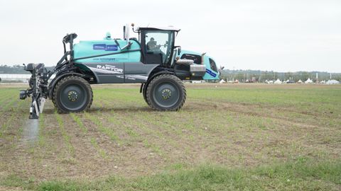 Corteva et Berthoud travaillent ensemble pour parfaire les conditions de détection des adventices et l'application des herbicides. Corteva et Berthoud travaillent ensemble pour parfaire les conditions de détection des adventices et l'application des herbicides.