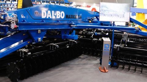 Un MaxiCut de dimension intermédiaire