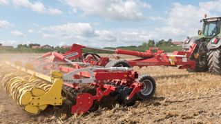 Des déchaumeurs en grande largeur Des déchaumeurs en grande largeur