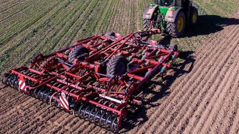 Un cultivateur Isobus Un cultivateur Isobus