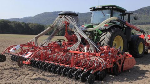 Un combiné de semis pneumatique repliable
