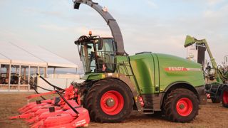 Fendt monte un moteur 6 cylindres Liebherr de 847 ch dans son ensileuse Katana 847 ch. Fendt monte un moteur 6 cylindres Liebherr de 847 ch dans son ensileuse Katana 847 ch.