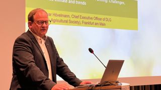 Le moral des éleveurs remonte un peu en Europe et est favorable aux investissements, selon Lothar Hövelman, le directeur général de la DLG. Le moral des éleveurs remonte un peu en Europe et est favorable aux investissements, selon Lothar Hövelman, le directeur général de la DLG.