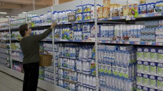 Les évolutions de tarifs du lait de consommation interviennent avec un décalage qui ne permet pas de faire face aux coûts supplémentaires, estime Syndilait. Les évolutions de tarifs du lait de consommation interviennent avec un décalage qui ne permet pas de faire face aux coûts supplémentaires, estime Syndilait.