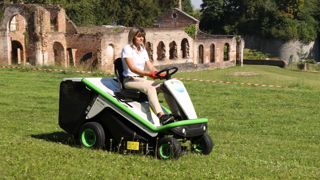 Etesia Bahia M2EL : une tondeuse professionnelle à batterie