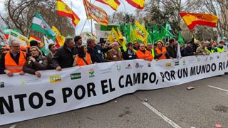 150 000 agriculteurs manifestent contre la hausse des prix des carburants 150 000 agriculteurs manifestent contre la hausse des prix des carburants